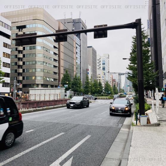 歌舞伎座タワーのビル前面道路