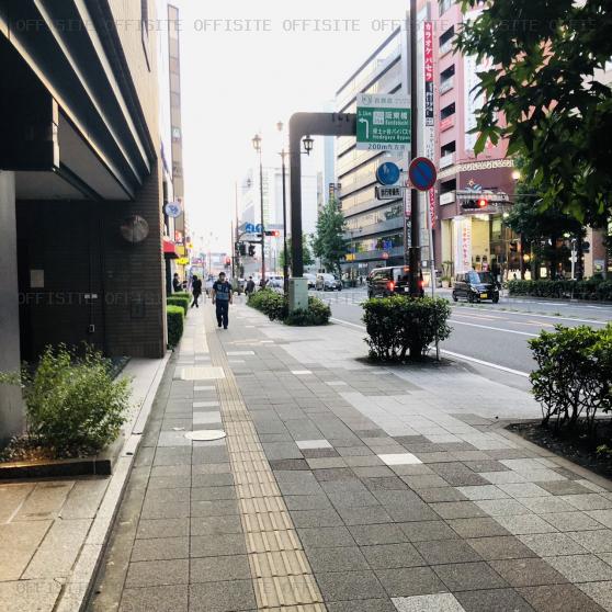 関内駅前マークビルの前面道路は鎌倉街道に面しています