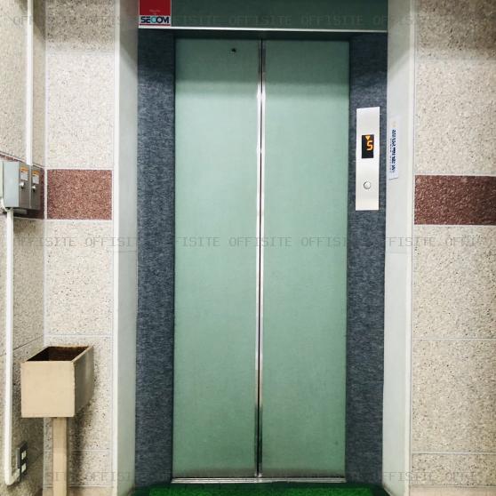 藤代ビルのエレベーター