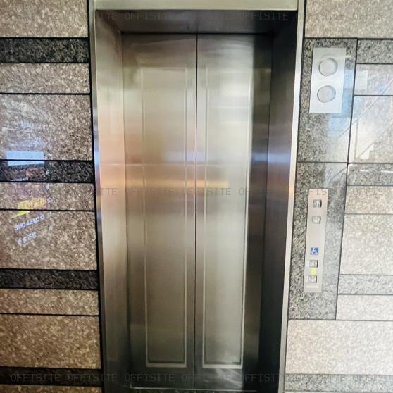 花川ビルのエレベーター