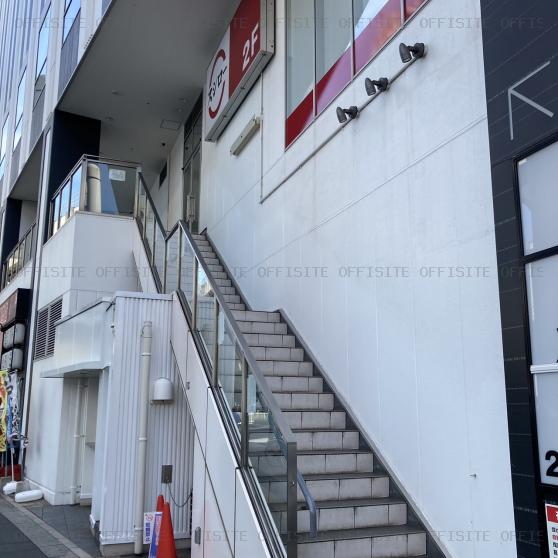 日土地千葉ビルの店舗直通階段