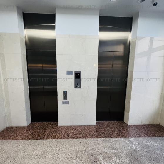 京王初台駅ビルのエレベーター