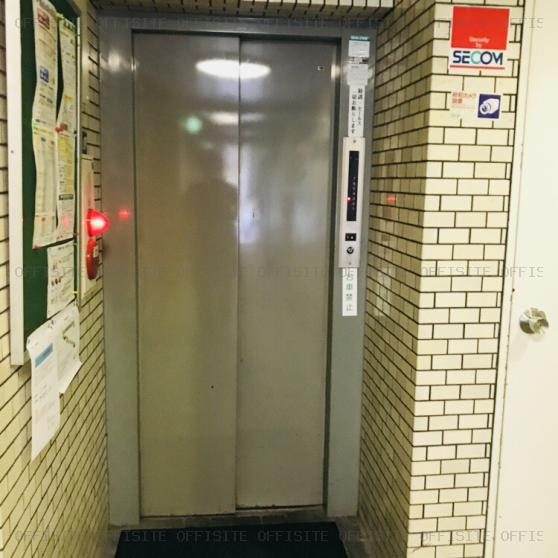 中田ビルのエレベーター