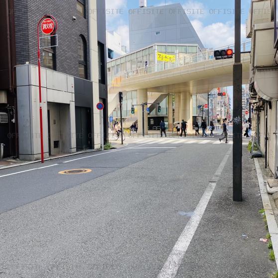 第９５東京ビルのビル前面道路
