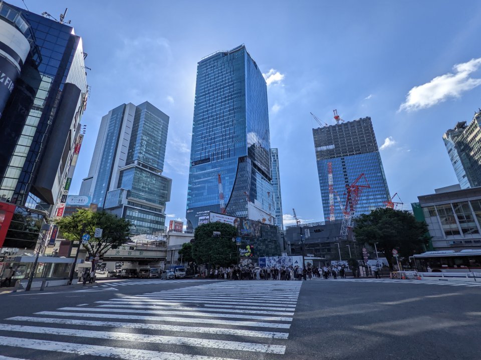 スクランブル交差点と渋谷スクランブルスクエア、渋谷ヒカリエ