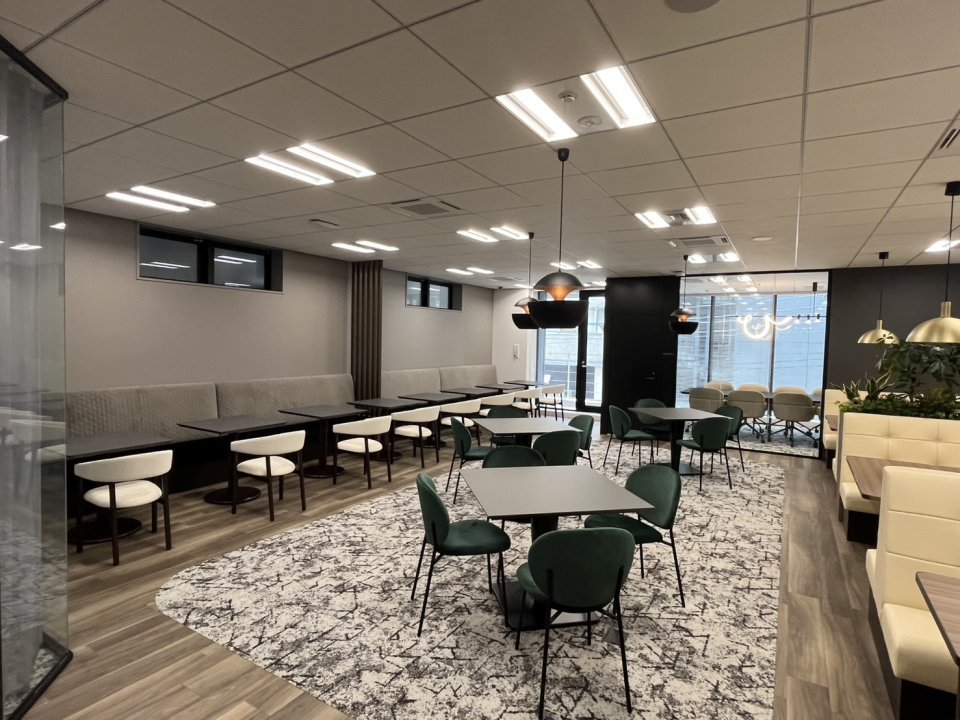 セットアップオフィス室内