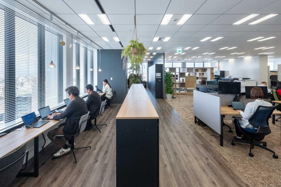 オフィスのフリーアドレス導入ガイド|メリット・失敗例・成功のポイント