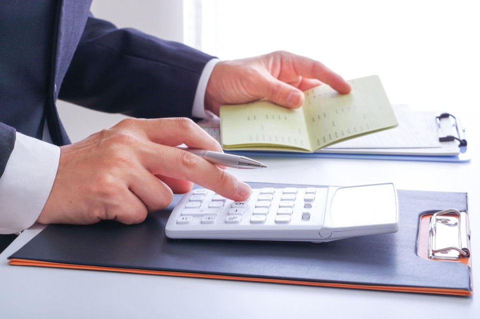 オフィスの光熱費込み物件とは|実質コストの計算方法と契約前の注意点