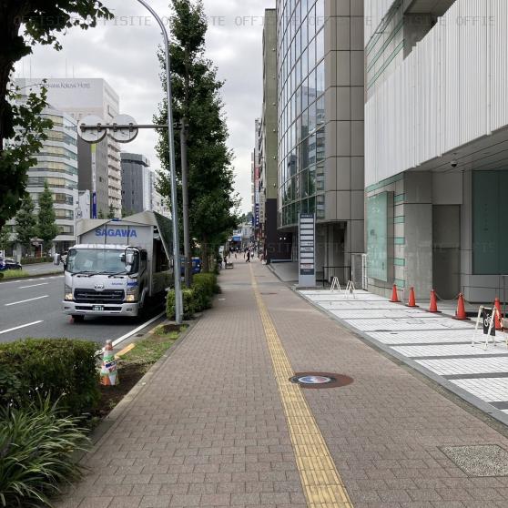 共立新横浜ビルの前面道路