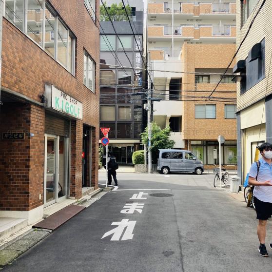 井上ビルのビル前面道路