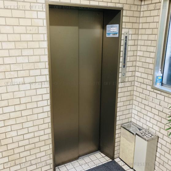 五洋ビルのエレベーター