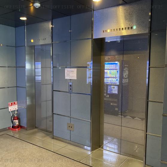 共立新横浜ビルのエレベーター2基