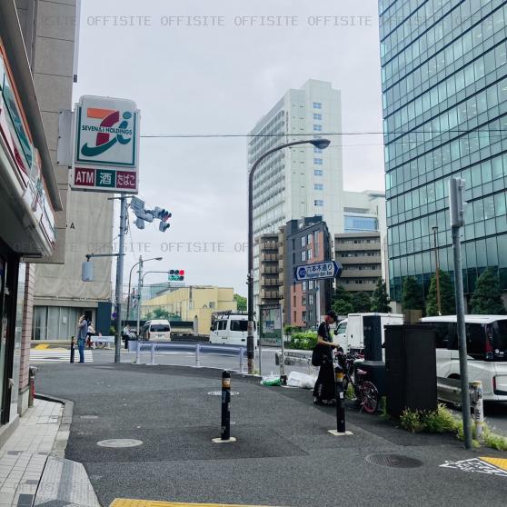 三貴ビルのビル前面道路