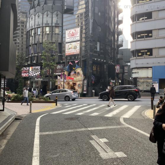 VORT渋谷brillerのビル前面道路