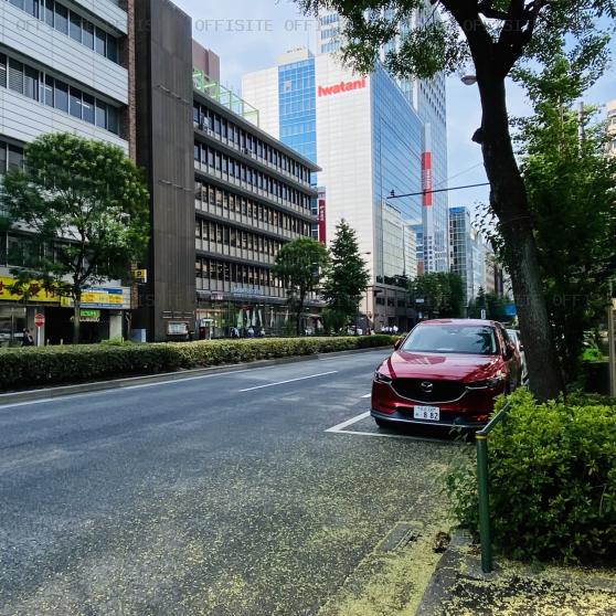 御成門ＢＮビルのビル全面道路