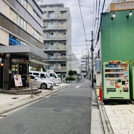 末廣ビルの前面道路