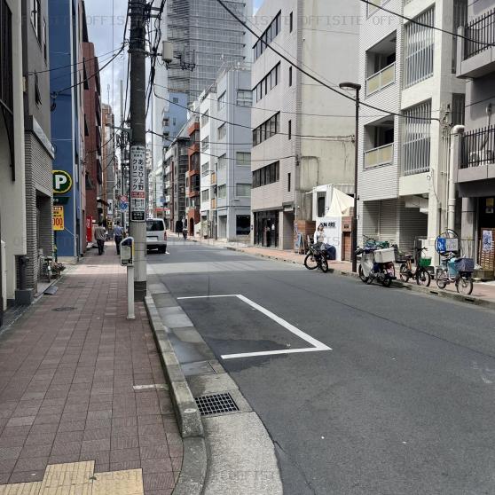 小林ビルの前面道路