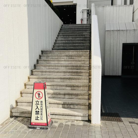 東建インターナショナルビル本館の外階段