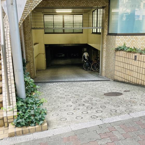 コアロード西新宿の駐車場