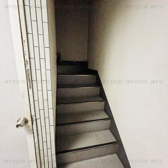柳田ビルの階段