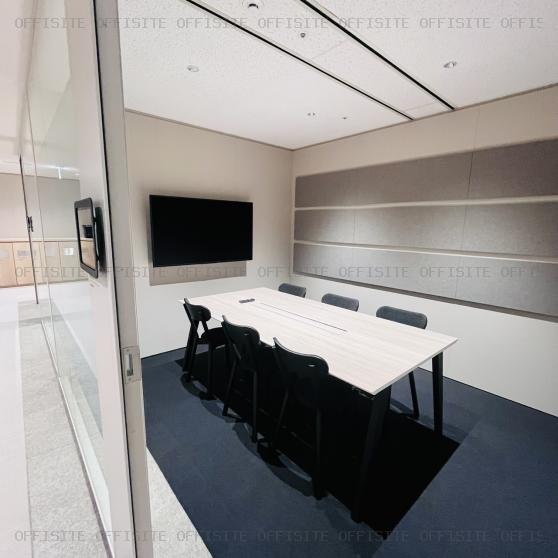 日比谷セントラルビルの5階　HIBIYA CENTRAL THE WORKPLACE　会議室