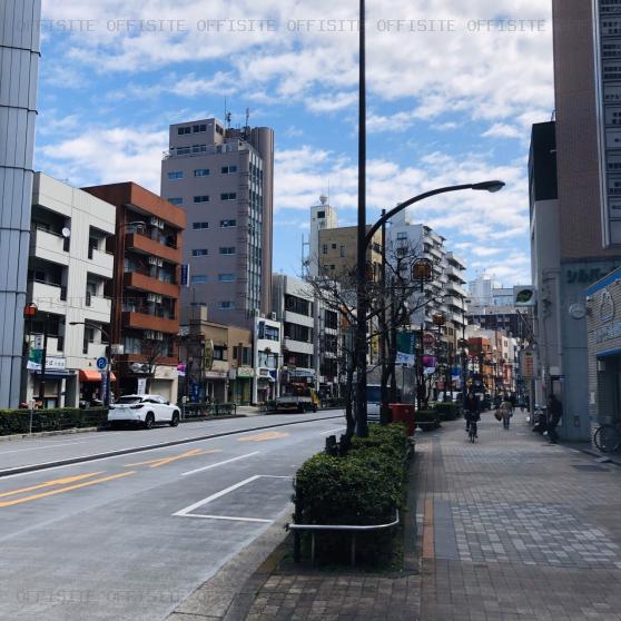 東都自動車ビルのビル前面道路