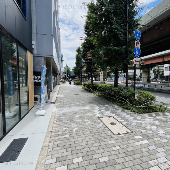 日本橋本町東石ビルの前面歩道