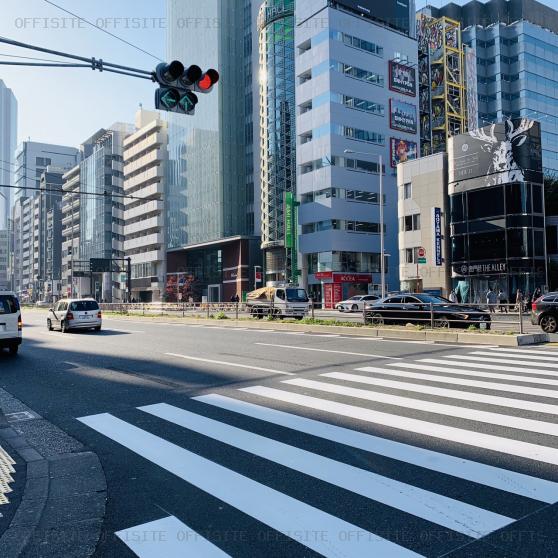 青山ファーストビルのビル前面道路