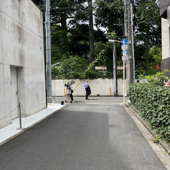 第二駒信ビルの前面道路