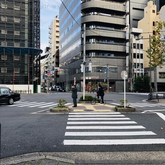 日本弘道会ビルの前面道路