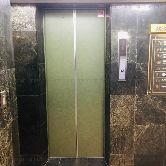 曙ビルのエレベーター