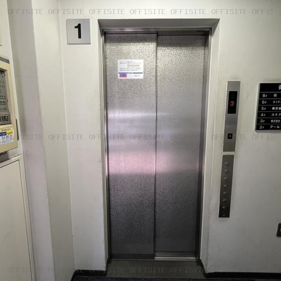 日本橋梶原ビルのエレベーター