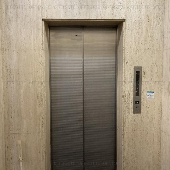 トーワ西新宿ビルのエレベーター