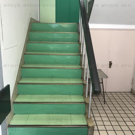 昭和ビルの階段