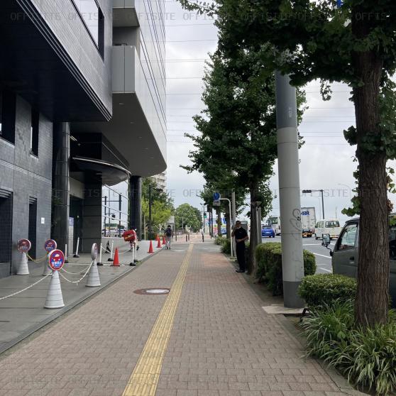 共立新横浜ビルの前面道路