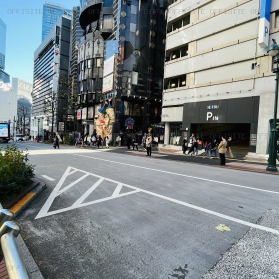 マ・メゾン渋谷公園通りビルの前面道路