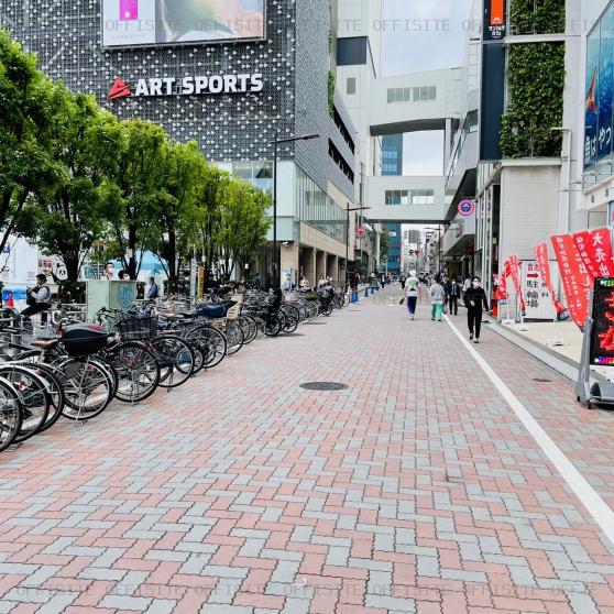 十仁タワービルのビル前面道路