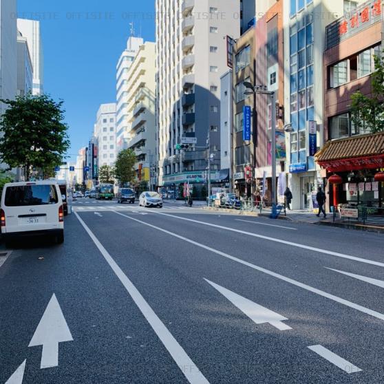 光和ビルのビル前面道路