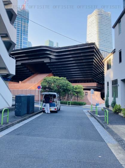 麻布台徳井ビルの前面道路