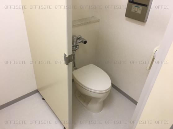 橋本ビルの男性用トイレ