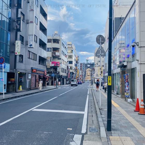 松戸ＴＨビルの背面道路