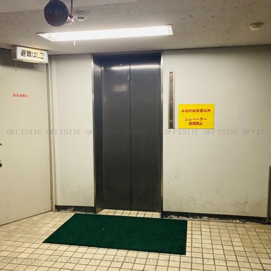 Ｆａｂｕｌｏｕｓ ＭＡＴＳＵＤＯビルの駐車場エレベーター