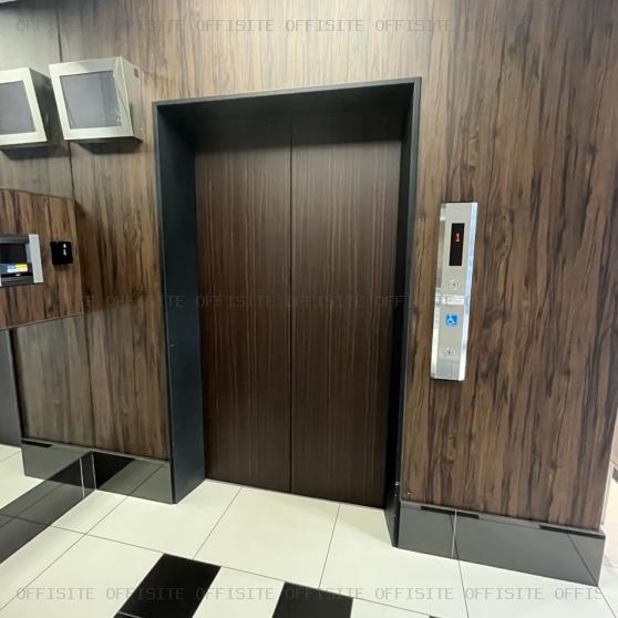 T-FRONTビルのエレベーター