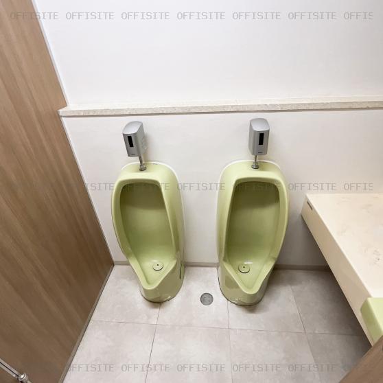 東日本橋藤和ビルの男性用トイレ