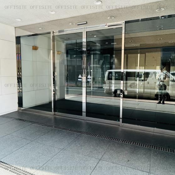 藤和不動産新横浜ビルのオフィスビル出入口