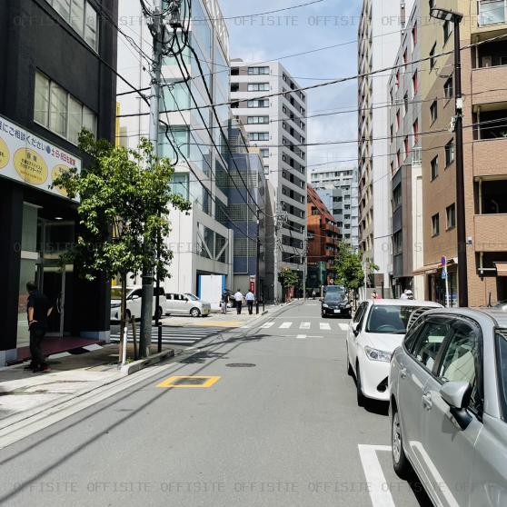 秋葉原サウスイーストビルディングのビル前面道路