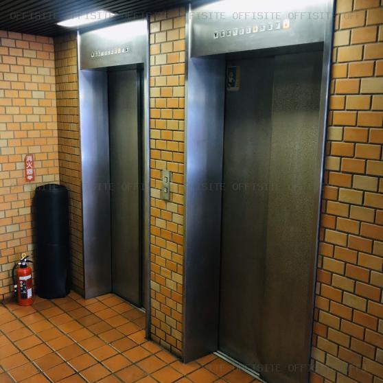 西山興業赤坂ビルのエレベーター