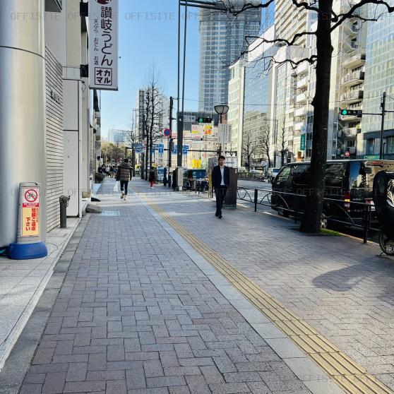 細井ビルの前面歩道