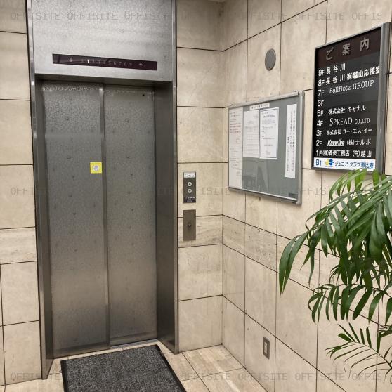 越山LKビルのエレベーター