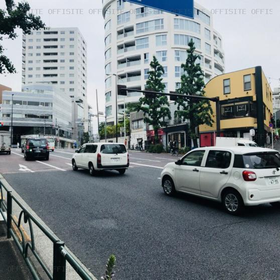 ツインビル代官山Ｂ棟のビル前面道路 旧山手通り